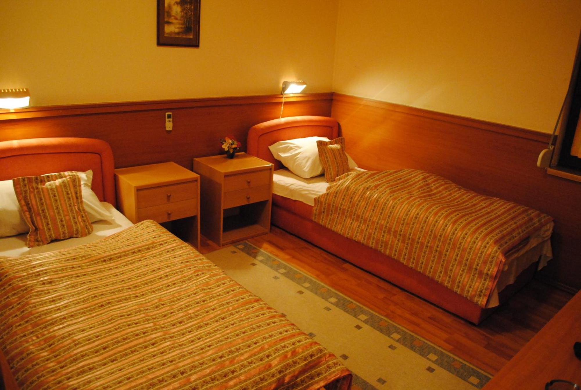 Motel Kiwi Grude 객실 사진